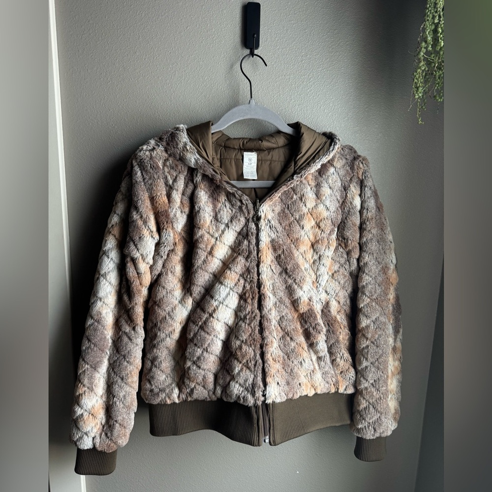 Ariat Faux Fur Reversible Brown and Cream Quilted Jacket, Size S.